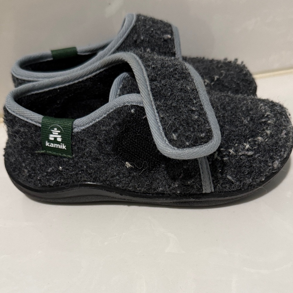 Kamik Kids' Charcoal Fleece Slippers Sz 9 Kids
